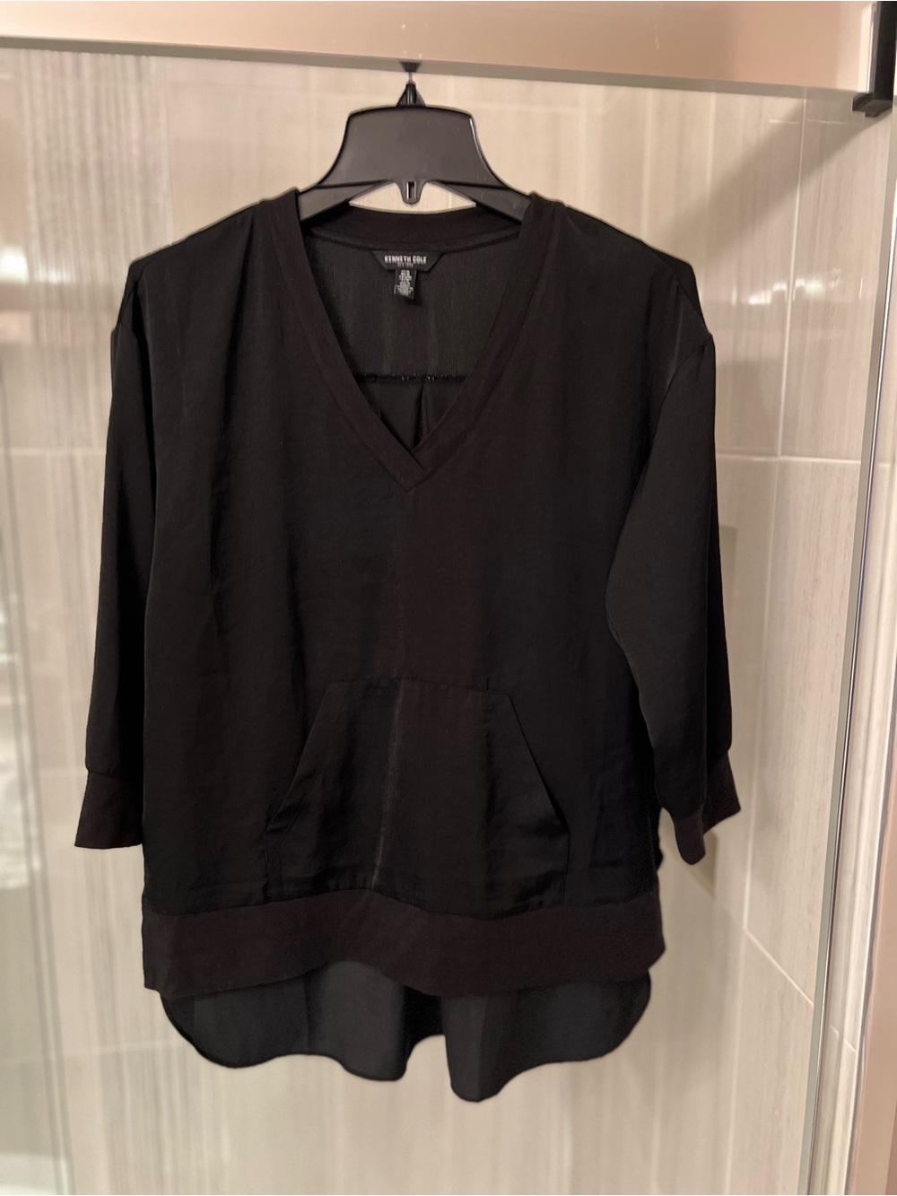 Kenneth Cole New York Black V-Neck Kangaroo Pocket High-Low Blouse
